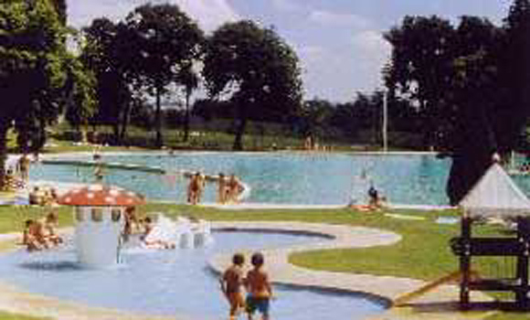 Large pool complex