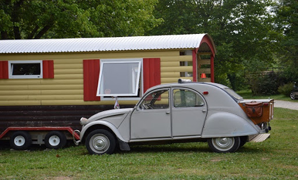 Roulotte and 2CV